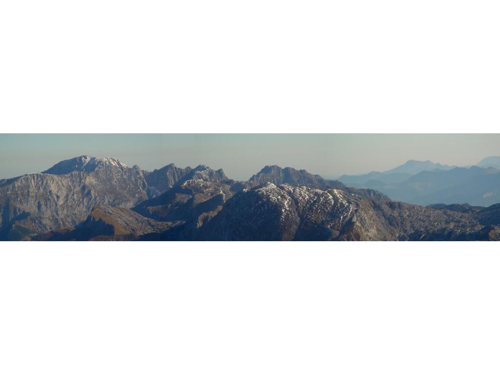 Göll-Massiv - im Vordergrund das Hagengebirge, rechts im Hintergrund der Schafberg