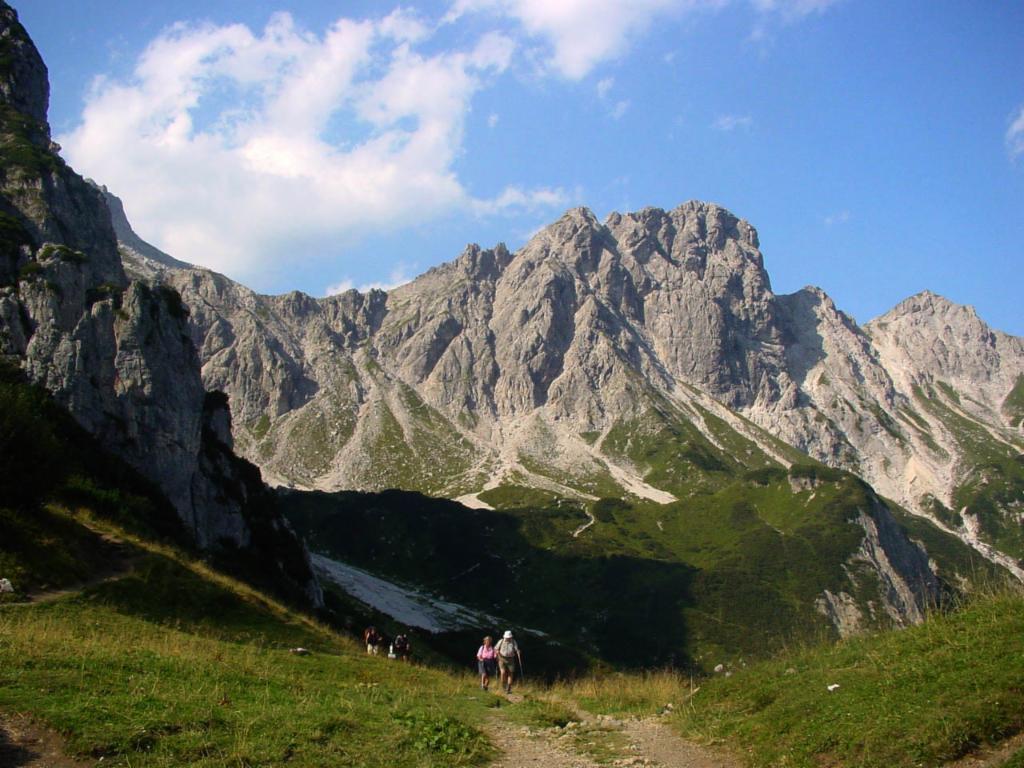 Angekommen und Blick zurück: Steiglkogel von der HofpürglHütte