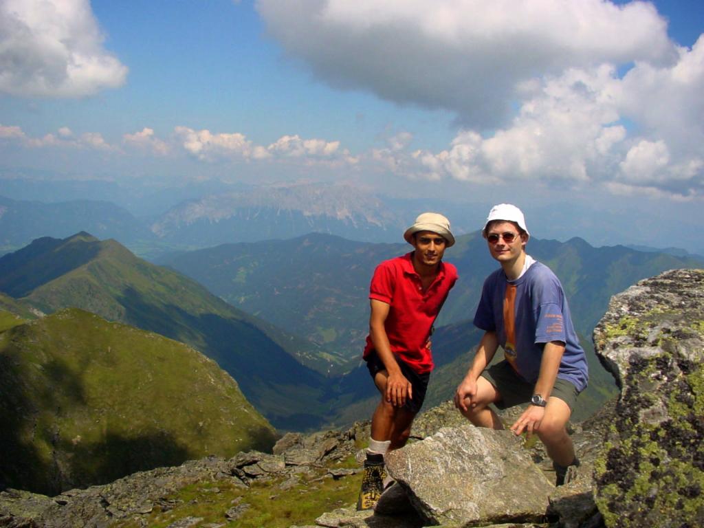 Auf dem Gipfel - im Hintergrund der Grimming
