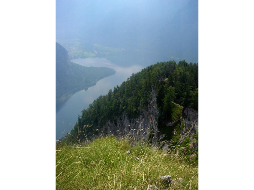 Blick hinab zum Hallstätter See
