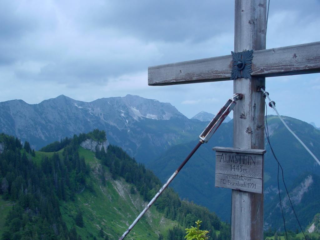 Almstein, dahinter Trämpl und Hoher Nock