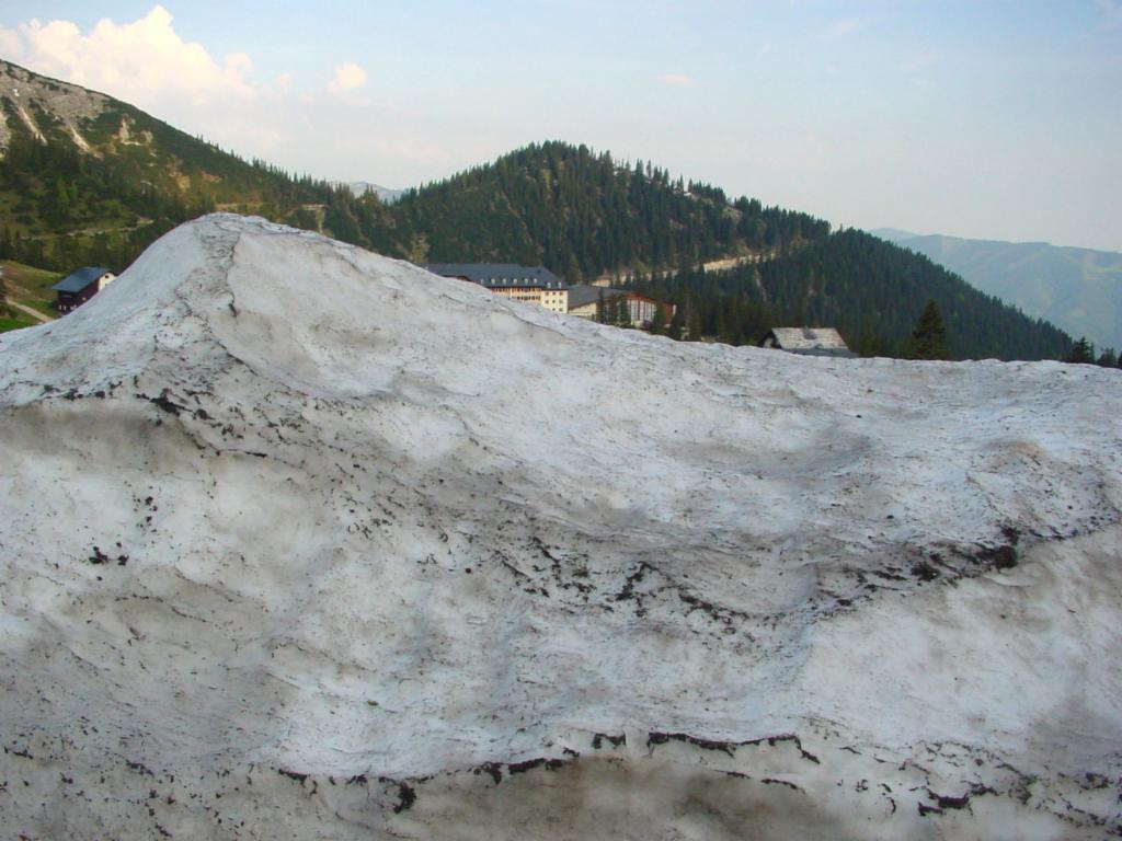 Letzte Schneereste auf dem Hochkarboden