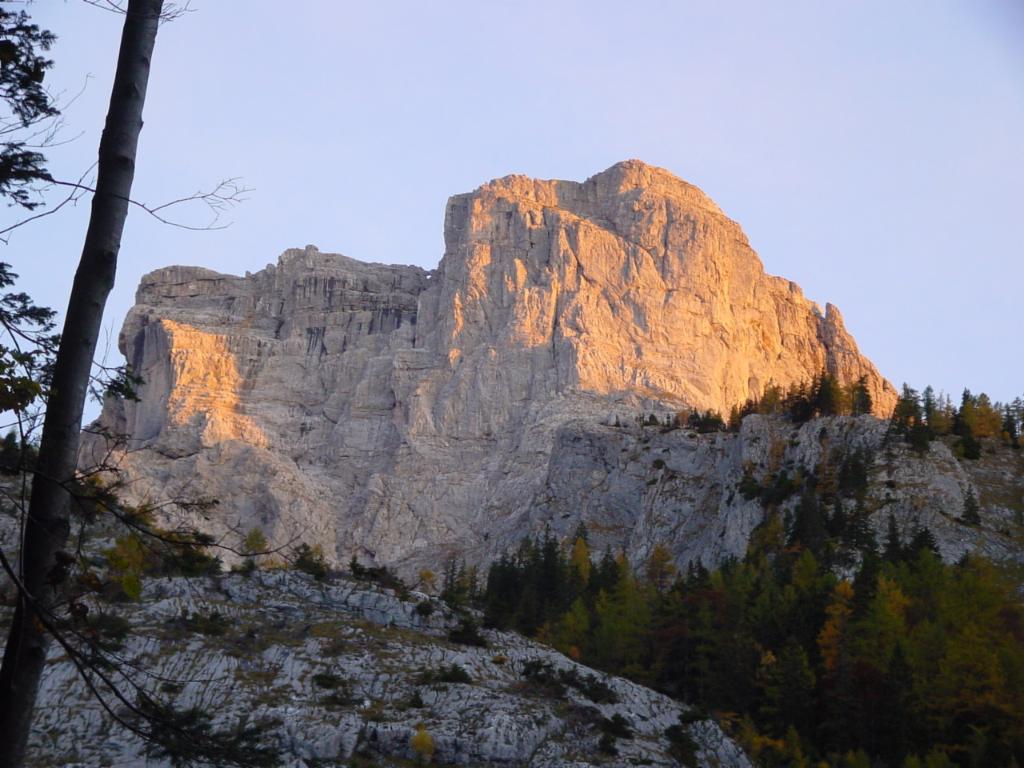 Wuchtige Felsgestalten im Morgenrot: Stangenwand, ...