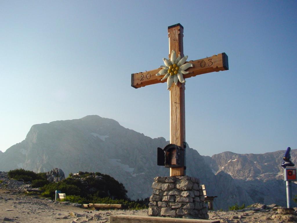 Auf dem Kehlstein, im Hintergrund der Hohe Göll