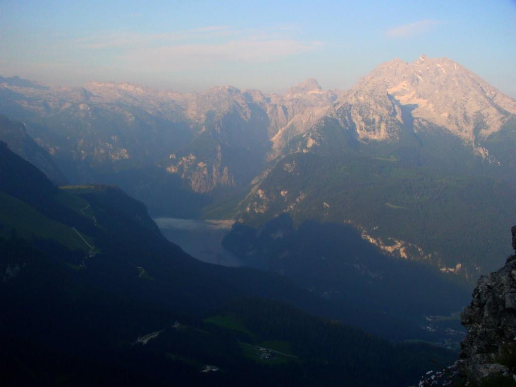 Watzmann in der Morgensonne, Königssee im Schatten