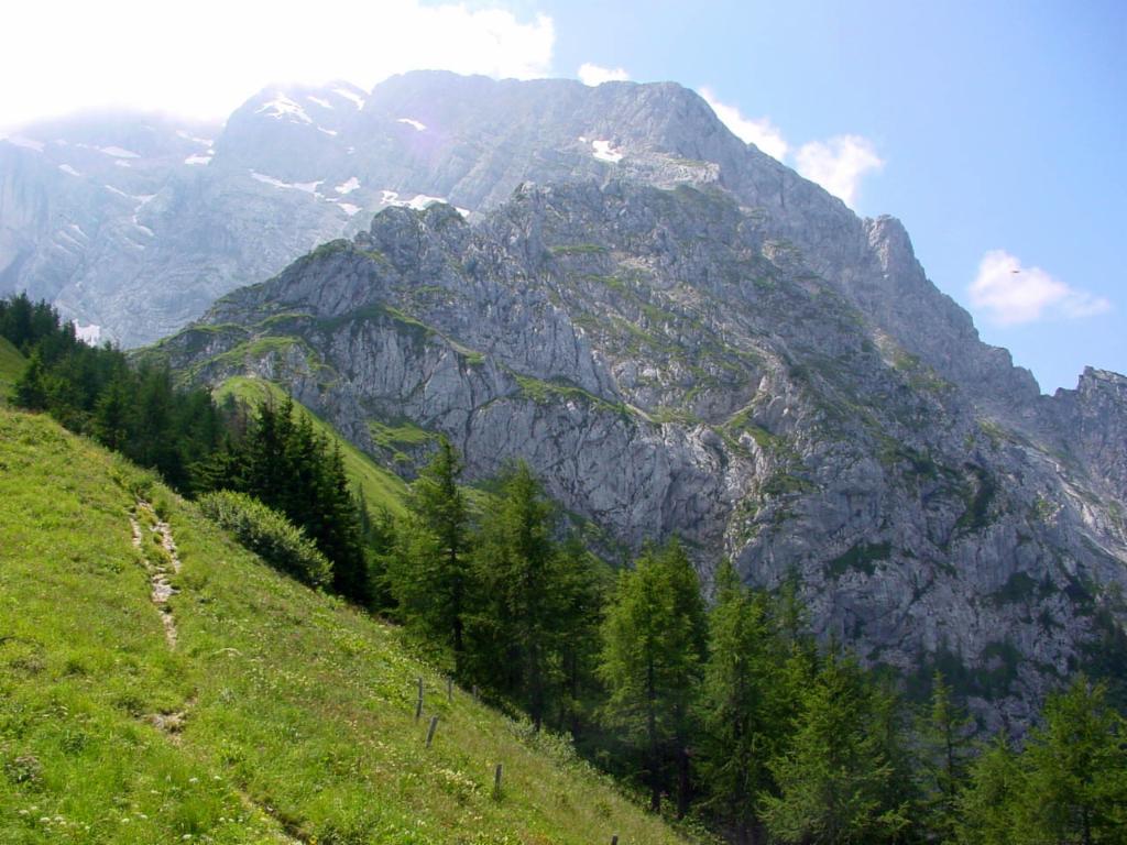 Blick zurück zum Nordostgrat vom Purtscheller-Haus