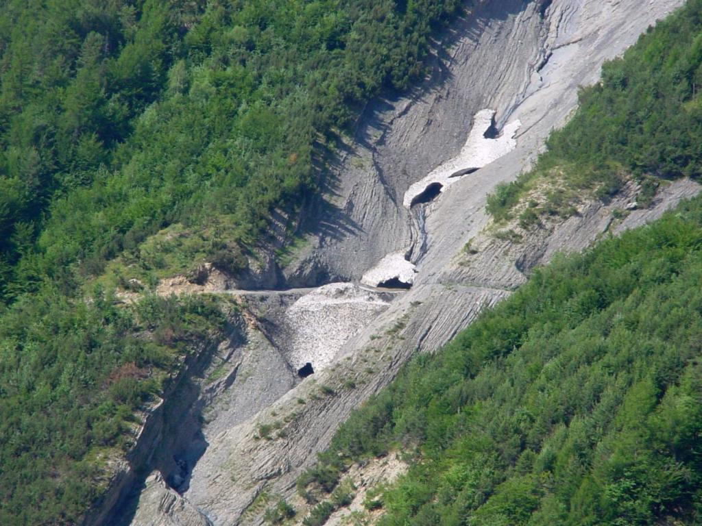 Le chemin de descente en face depuis la montée