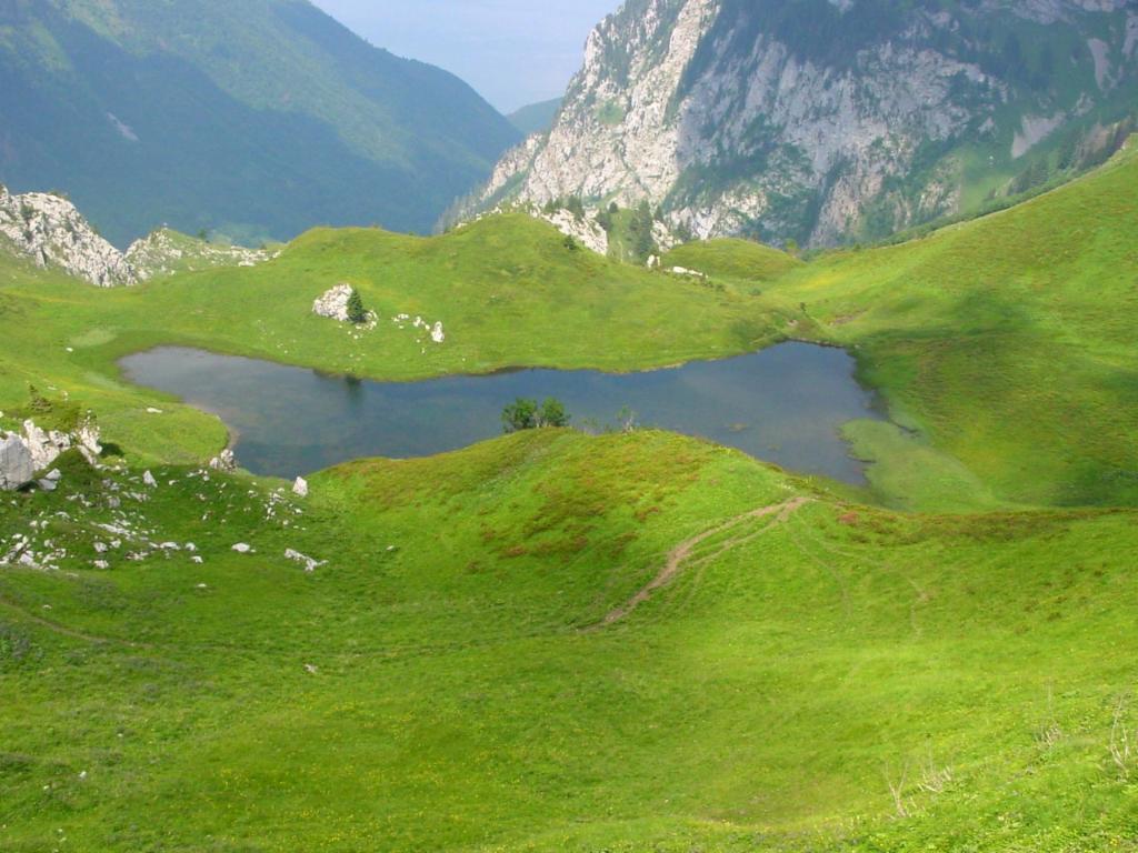 Lac de Neuteu depuis le Col de Bise