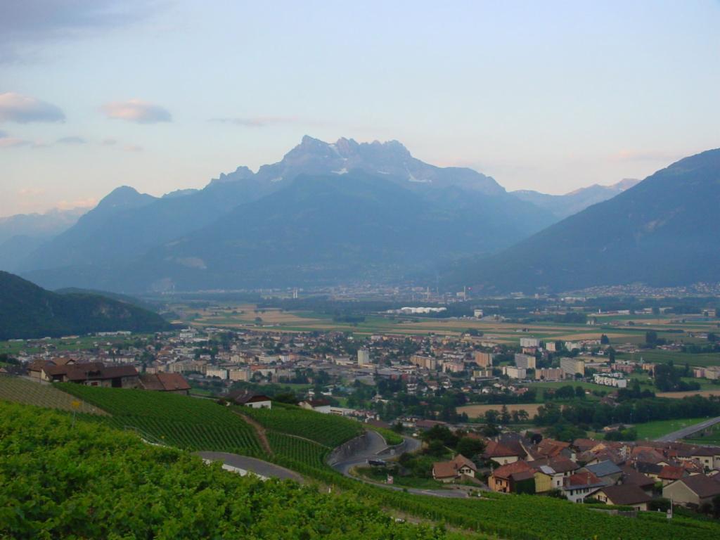 Aigle et Dents du Midi le matin
