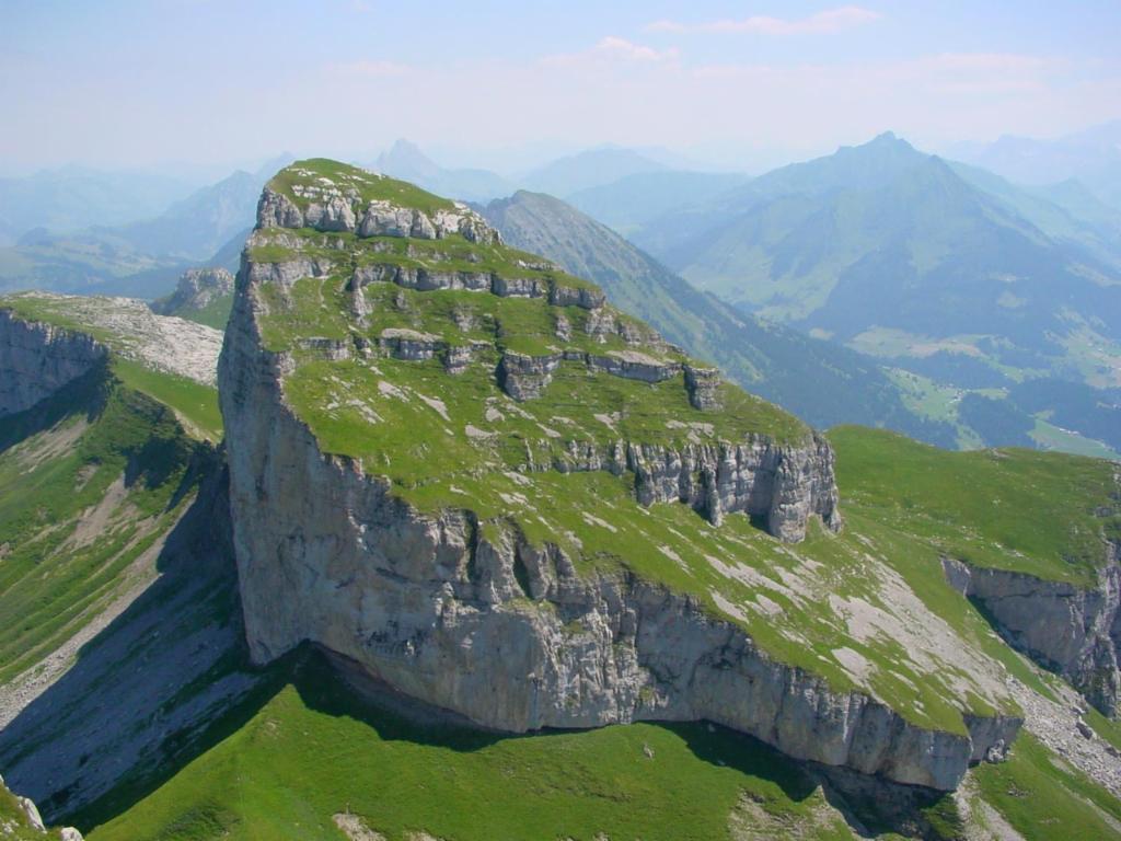 La voisine: Tour de Mayen