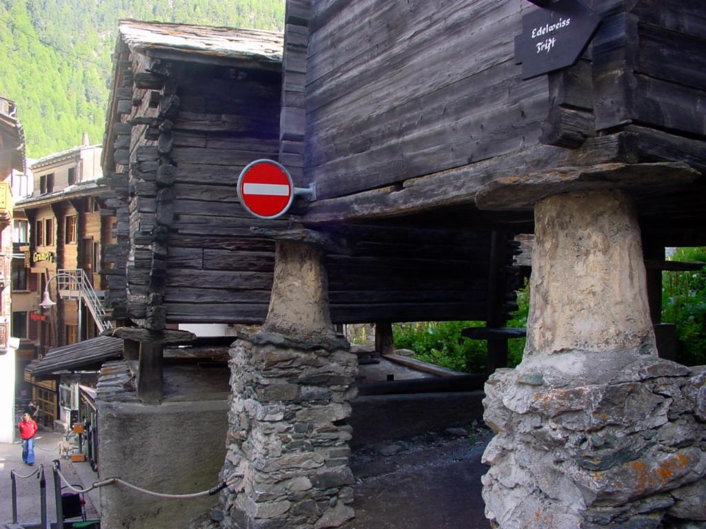 Alte Hütten in Zermatt