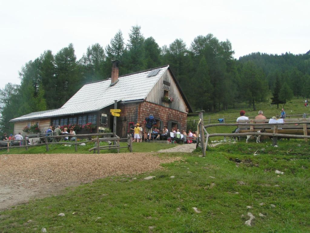 Massenansturm auf die Gowilalm beim Abstieg