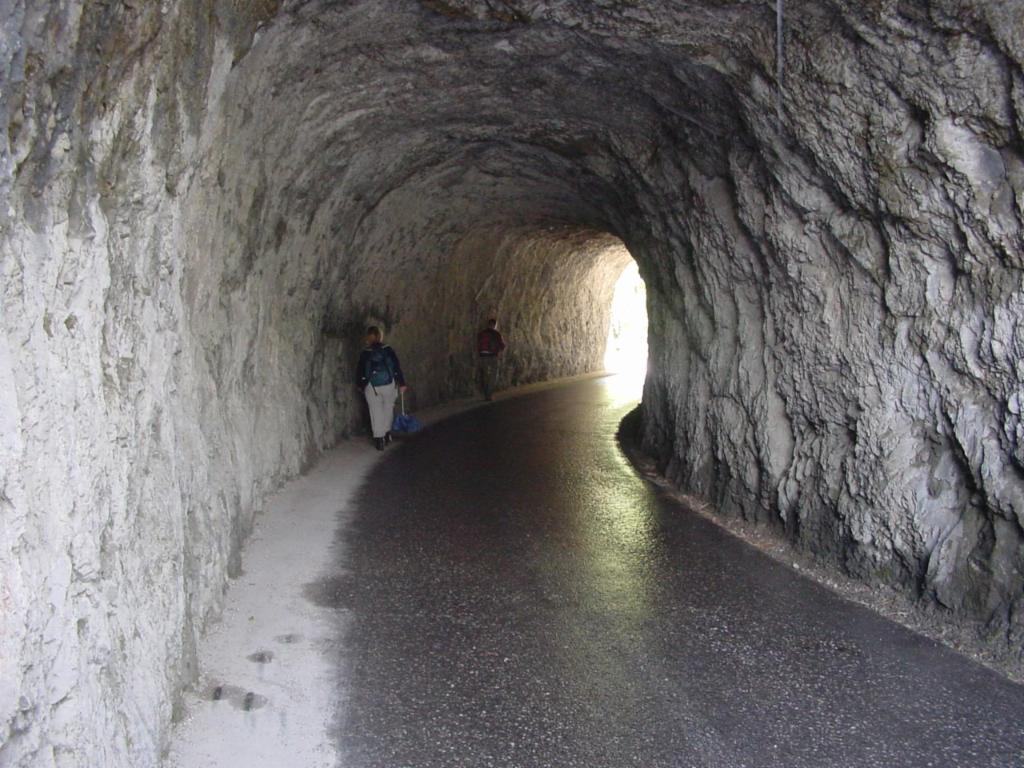 Tunnel