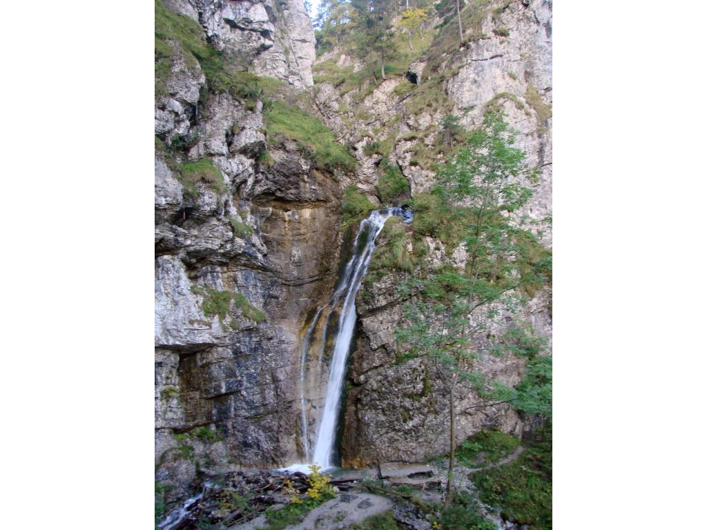 Erster Wasserfall 
