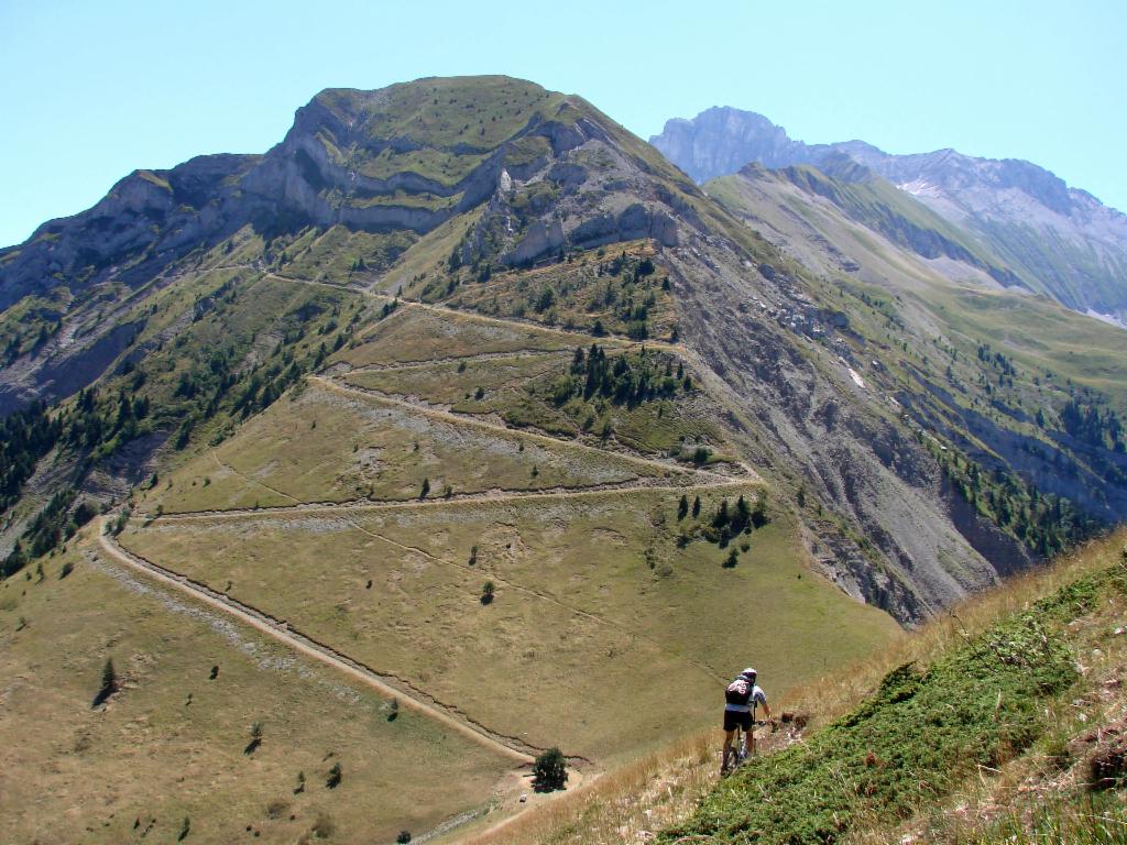 Montée en lacets à l'Aiguille en face