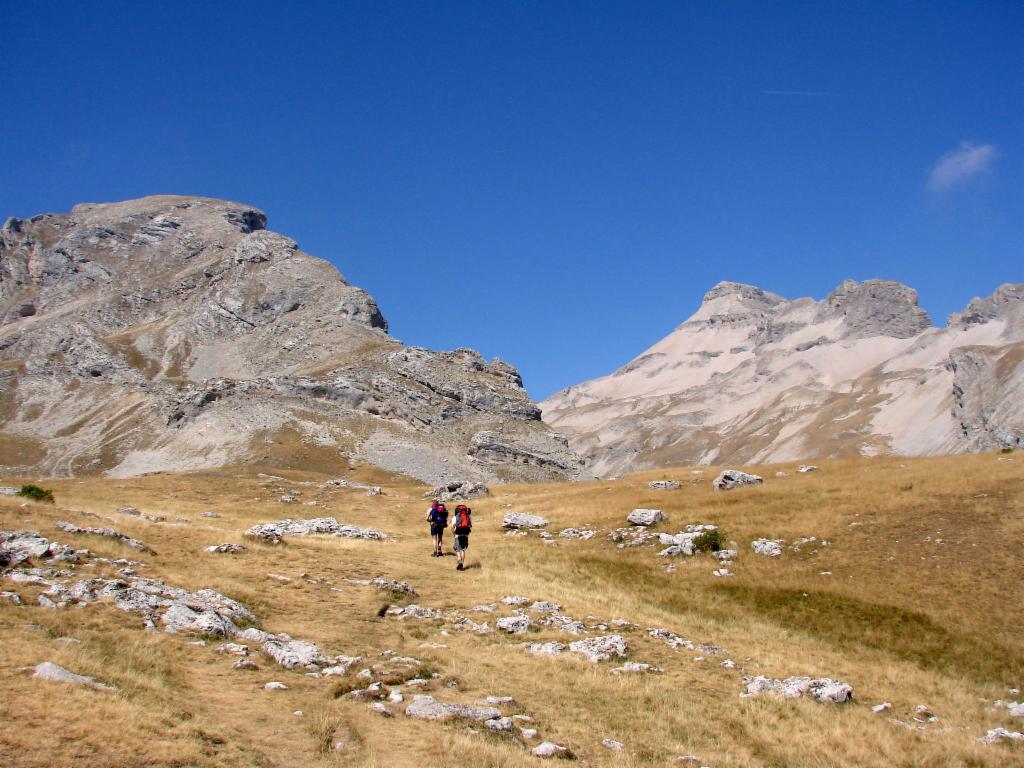 Chemin vers le Vallon de Charnier, Grand Ferrand sur la droite