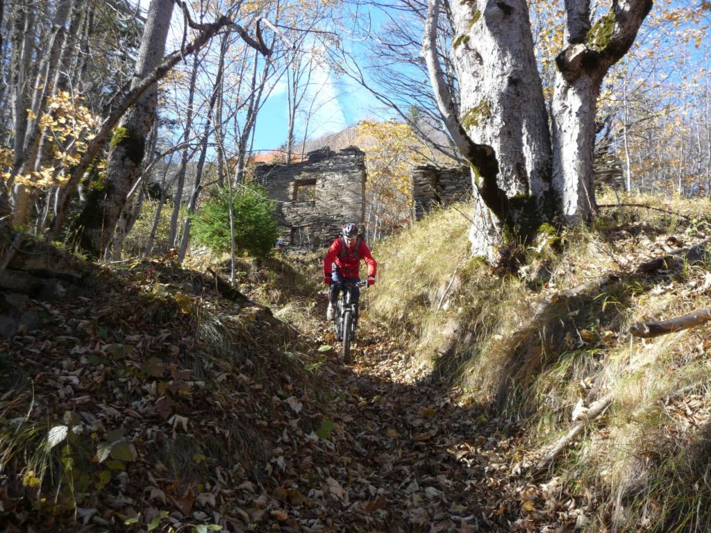 Descente après les ruines du Puy d'Oulles