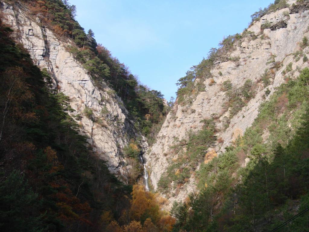 Barrière rocheuse au début du vallon d'Oulles