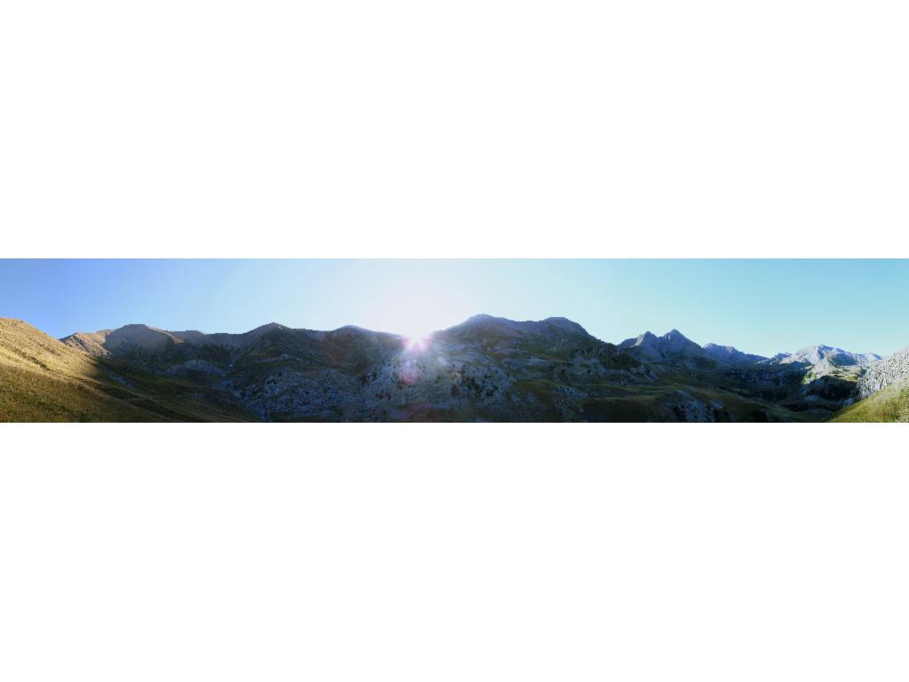 Lever du soleil derrière le Col de Rouanne