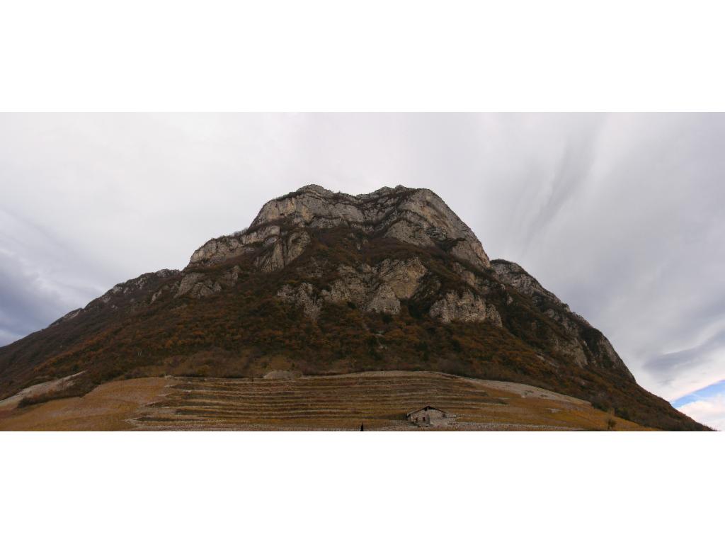 La montagne de la Savoyarde depuis le chemin vers Montm&eacute;lian