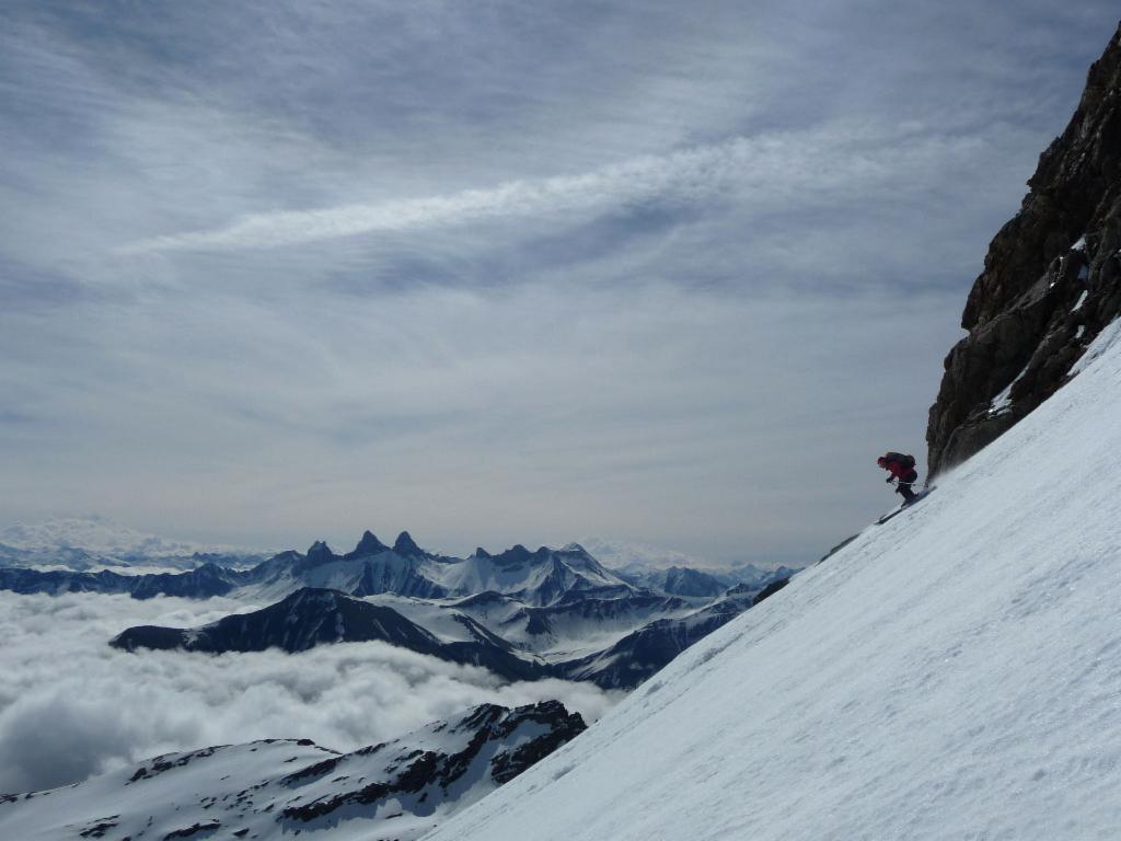 Descente devant les Aiguilles d'Arves