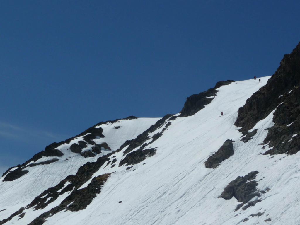 Descente dans le couloir est de la Aiguille Noire