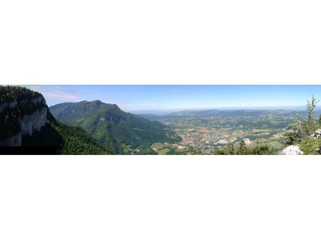 Vue du Belvédère du Pertuis vers St-Laurent du Pont