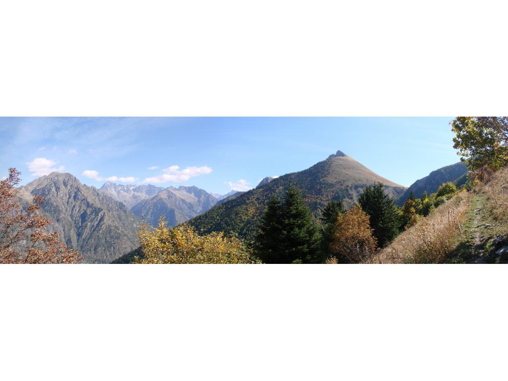 Vue vers Pic du Valsenestre, Muzelle et Gargas pendant la montée