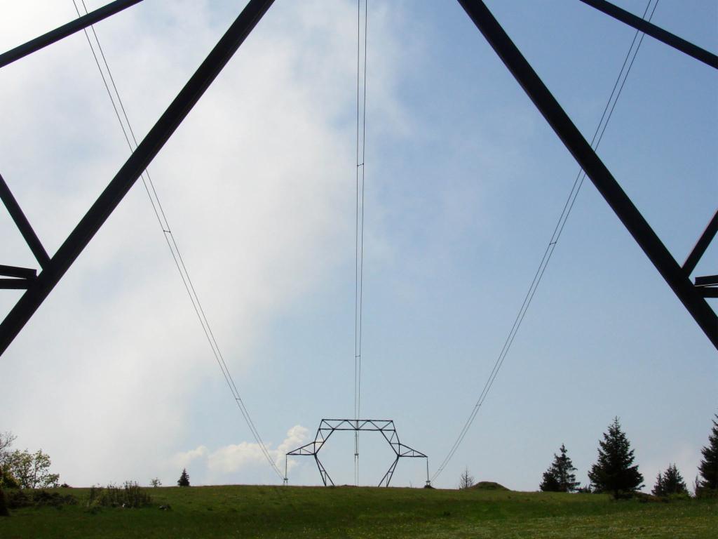 Pylônes électrique sur la Dent du Loup