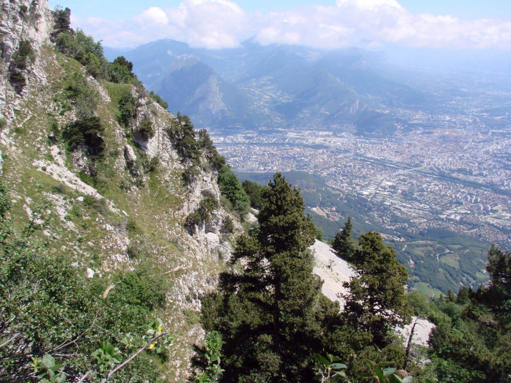 Montée avec vue sur Grenoble