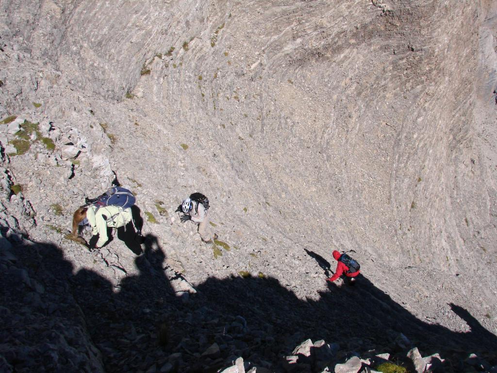 Escaladant les gradins de l'amphithéâtre