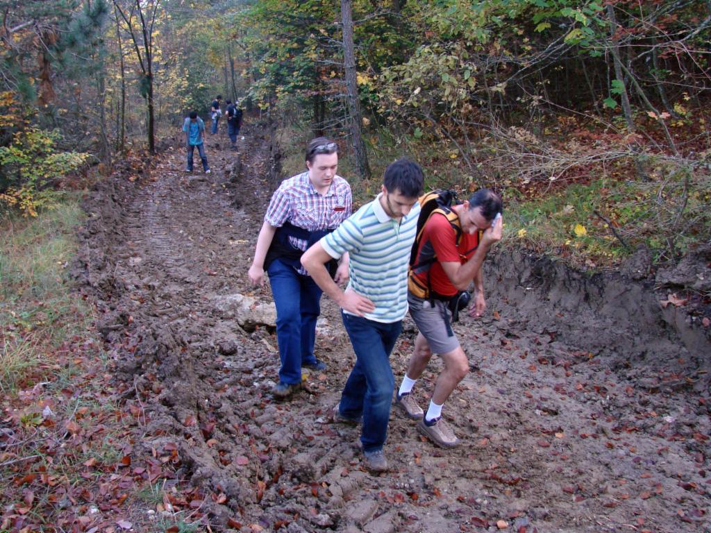 Montée sur la piste boueuse