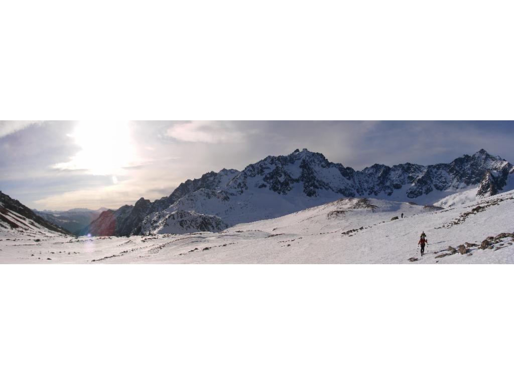 Montée sur le replat de la combe: les Agneaux et Pic de Neige Cordier