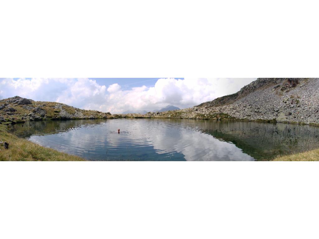 Jérôme nage dans le Lac du Lautier.