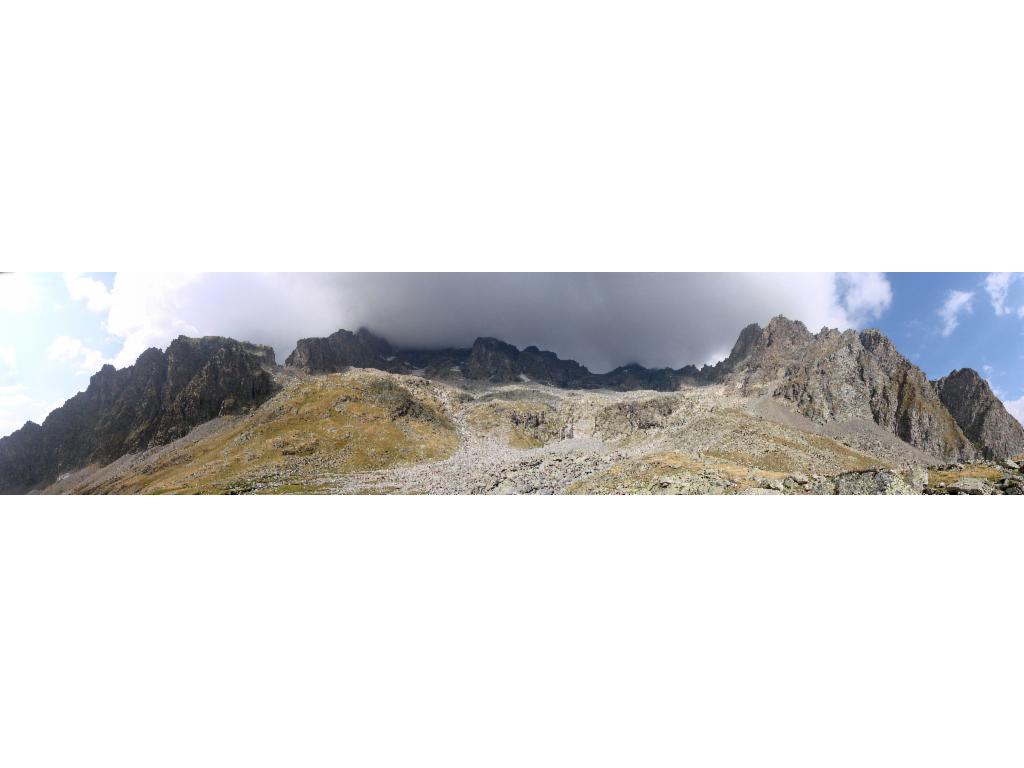 Vue panoramique vers l'Olan depuis belvédère au-dessus du refuge