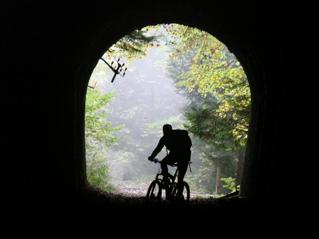 Sortie du tunnel courbé