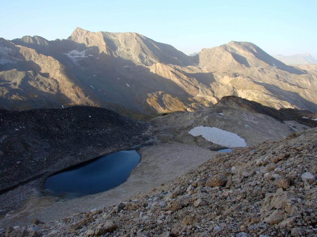 Les lacs, avec Aiguille Pers et Signal de l'Iseran au fond