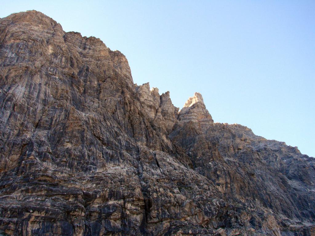 L'impressionnante parois sud-est de la Pointe de Bazel