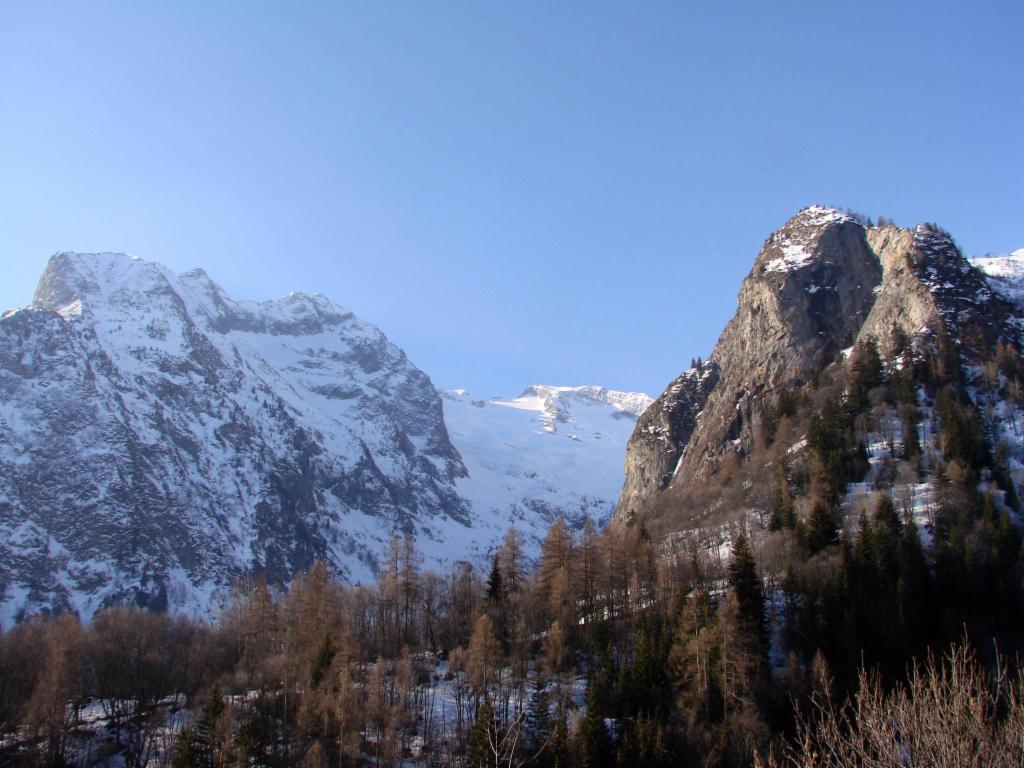 Aiguille du Midi, Rochail et le Péron depuis Villard-Notre-Dame