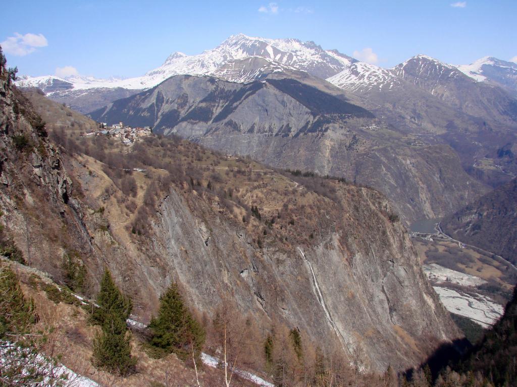 Falaises sous la traversée à Villard-Notre-Dame