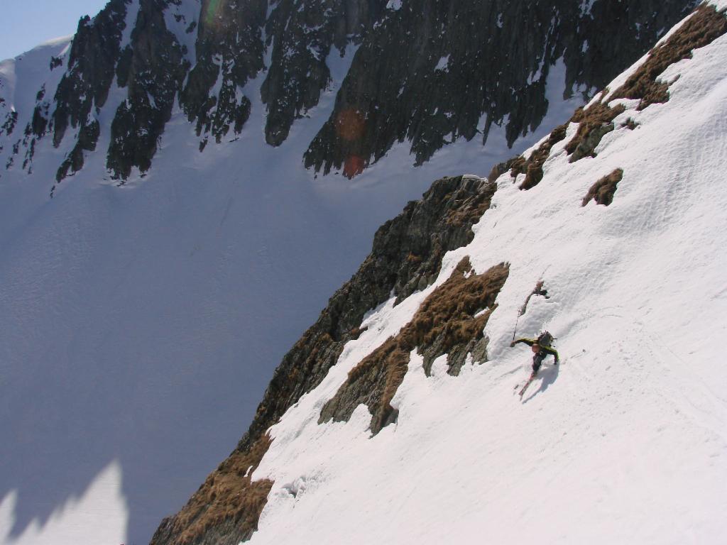 Yannick plonge dans la combe Entre Deux-Roches.