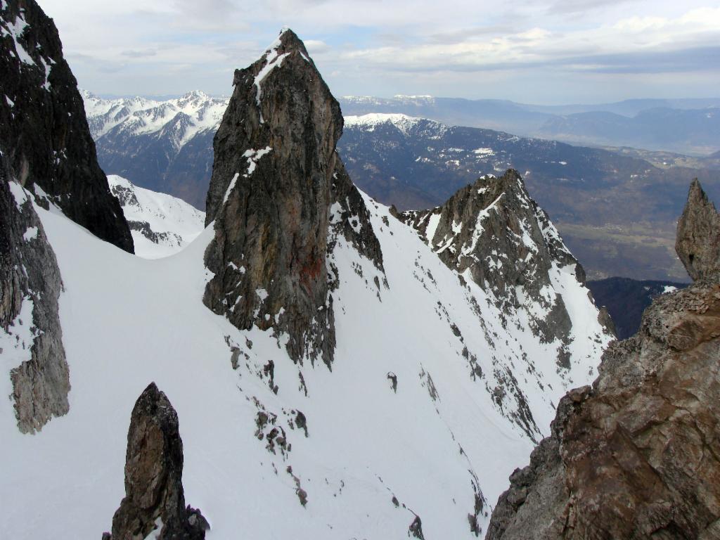 Rocher du Grand Jet qui veille au-dessus du couloir