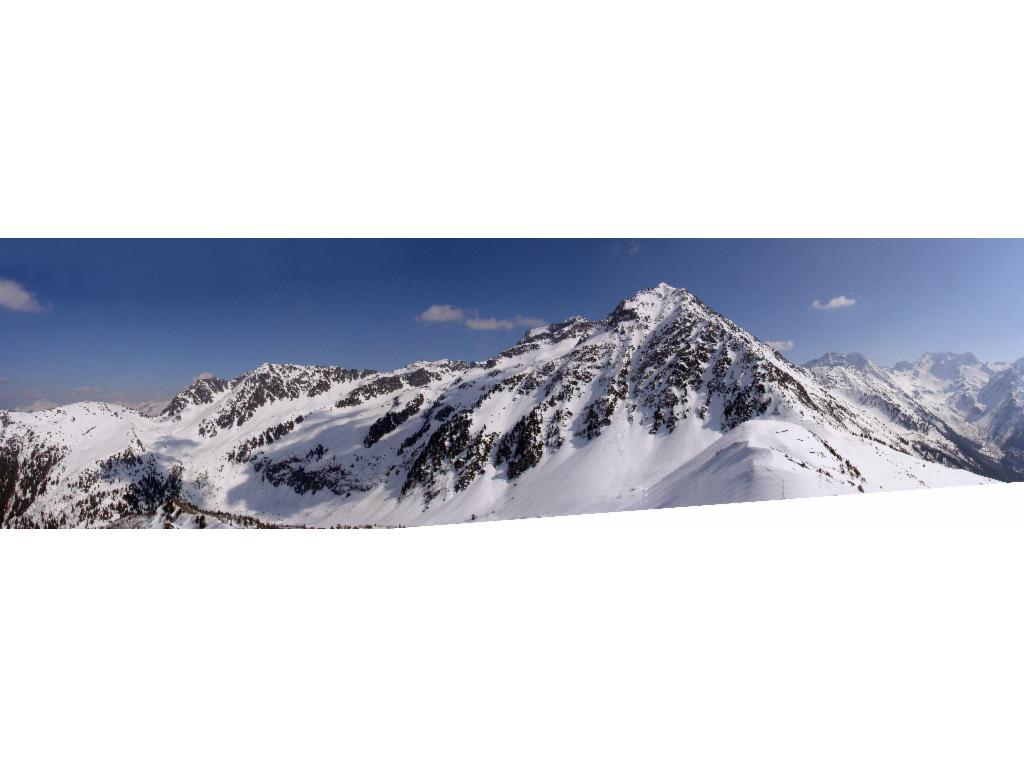 Vue panoramique de la Grande Montagne d'Arvillard vers les Grands Moulins