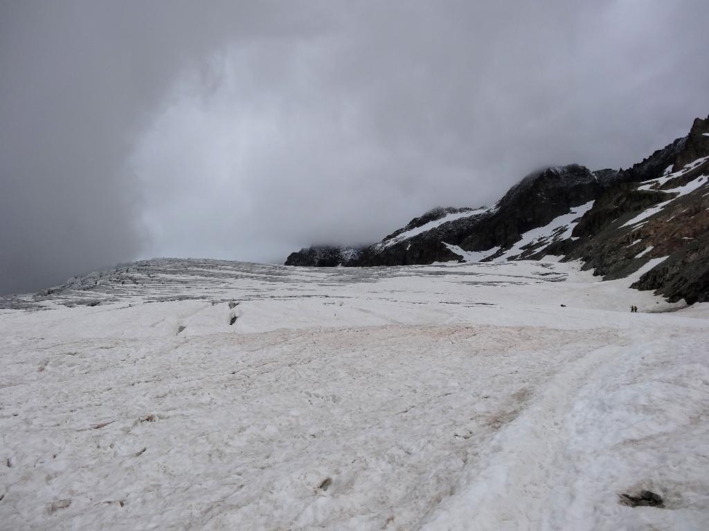 Longeant le Glacier Blanc pour montée au Refuge des Écrins