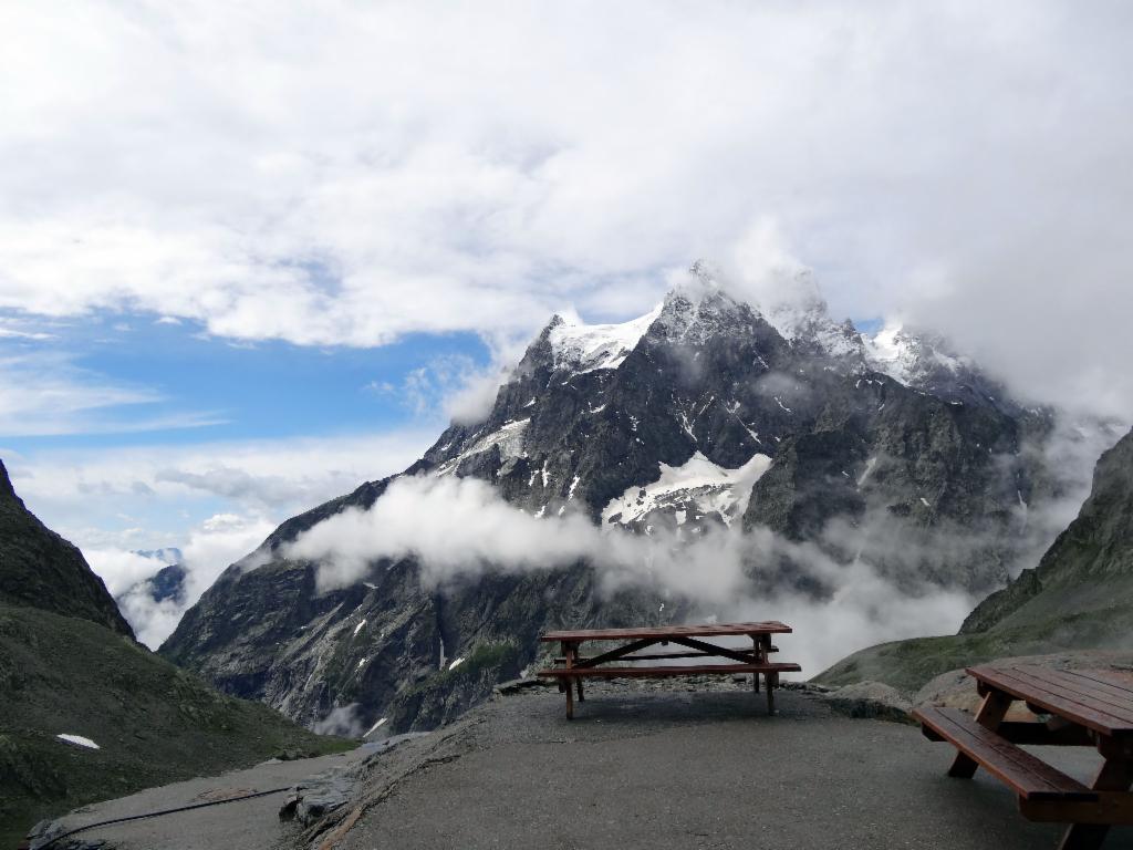 Mont Pelvoux depuis le Refuge du Glacier Blanc le matin