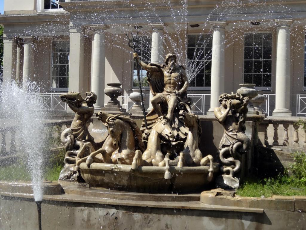 Fountain at the Promenade, Cheltenham