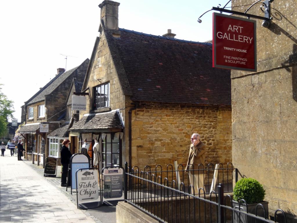 Shops in Broadway