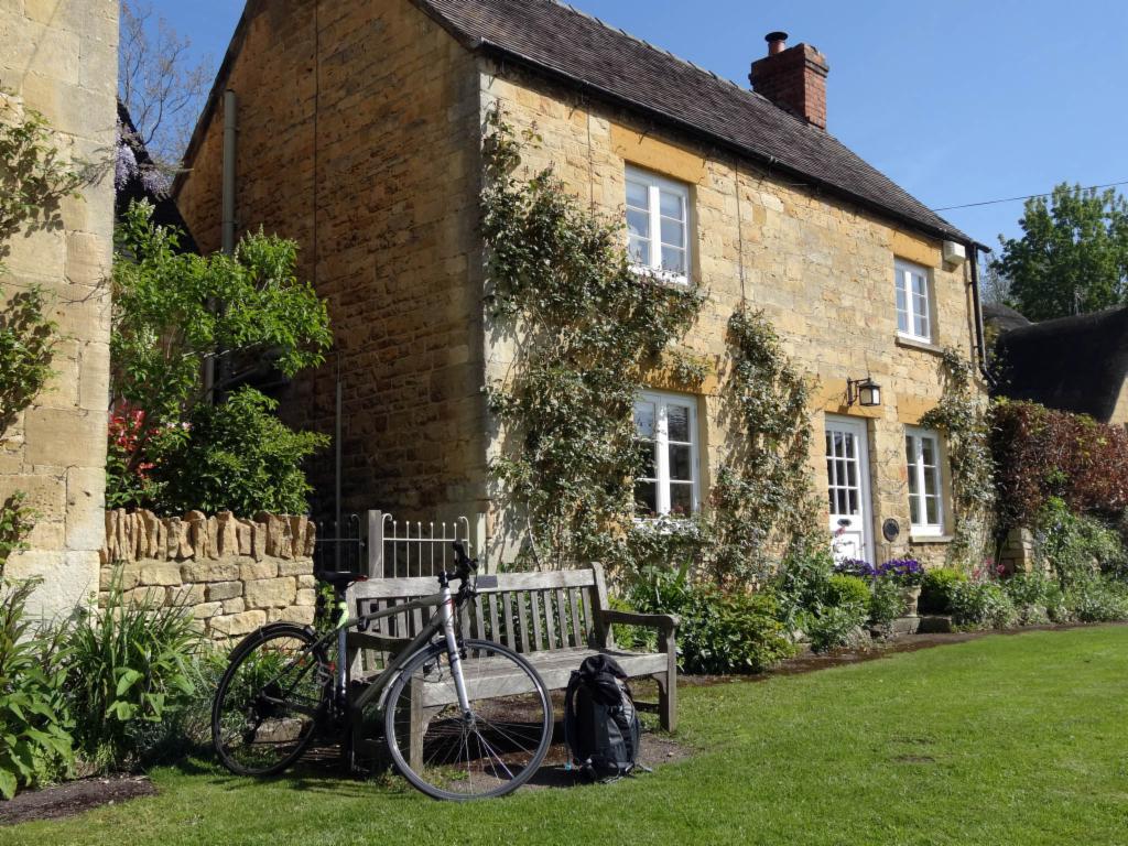 Cotswolds-style house in Stanton