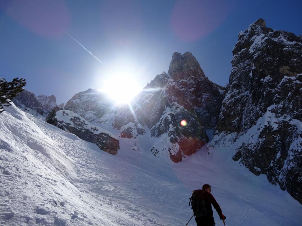 Aufstiegshang (nach links) und Elferschartenspitze