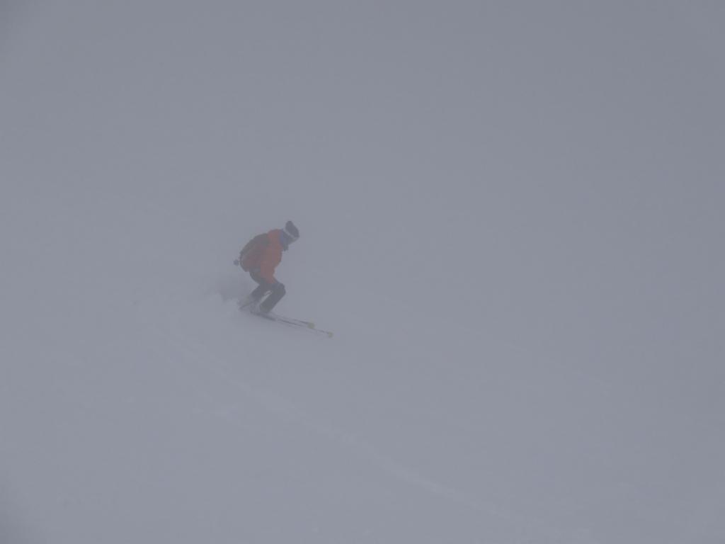 Thomas descend du col